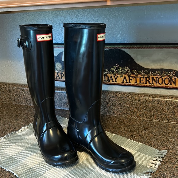 “HUNTER” Wellington Boots black size 7 warn once great condition.